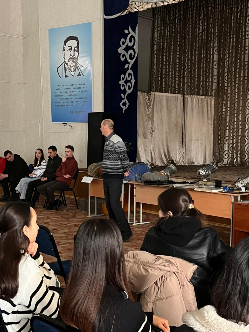 Внекласное занятие по профориентации для школьников на тему  «Военно-патриотический клуб «Сармат» и его история».