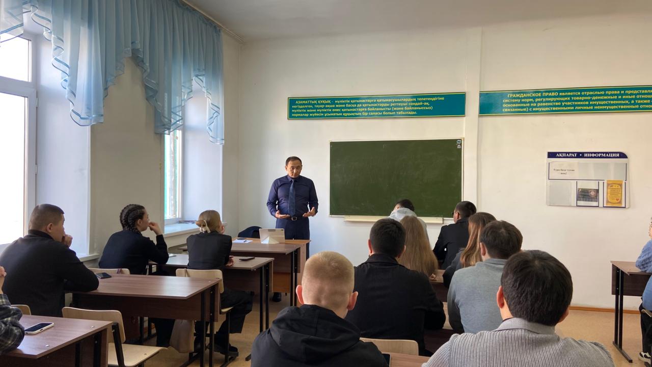 “Theoryand Practice: A Professional Dialogue with a Defense Attorneyin a Binary Lesson Format”