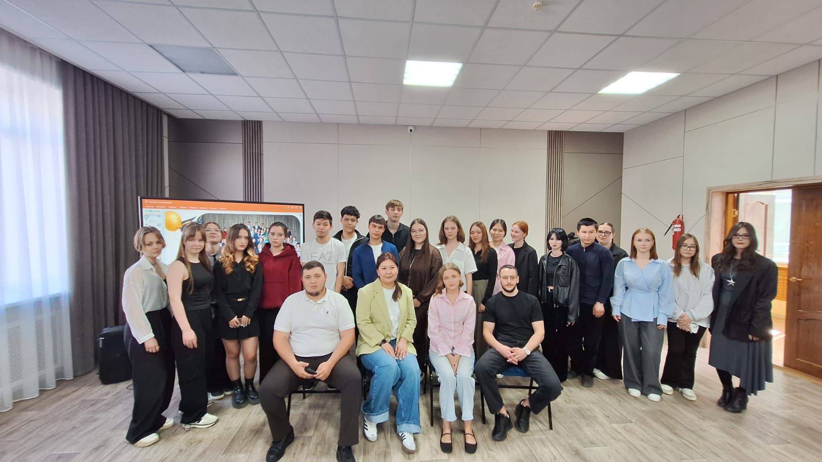 Практик мамандар – колледж түлектерімен кездесу